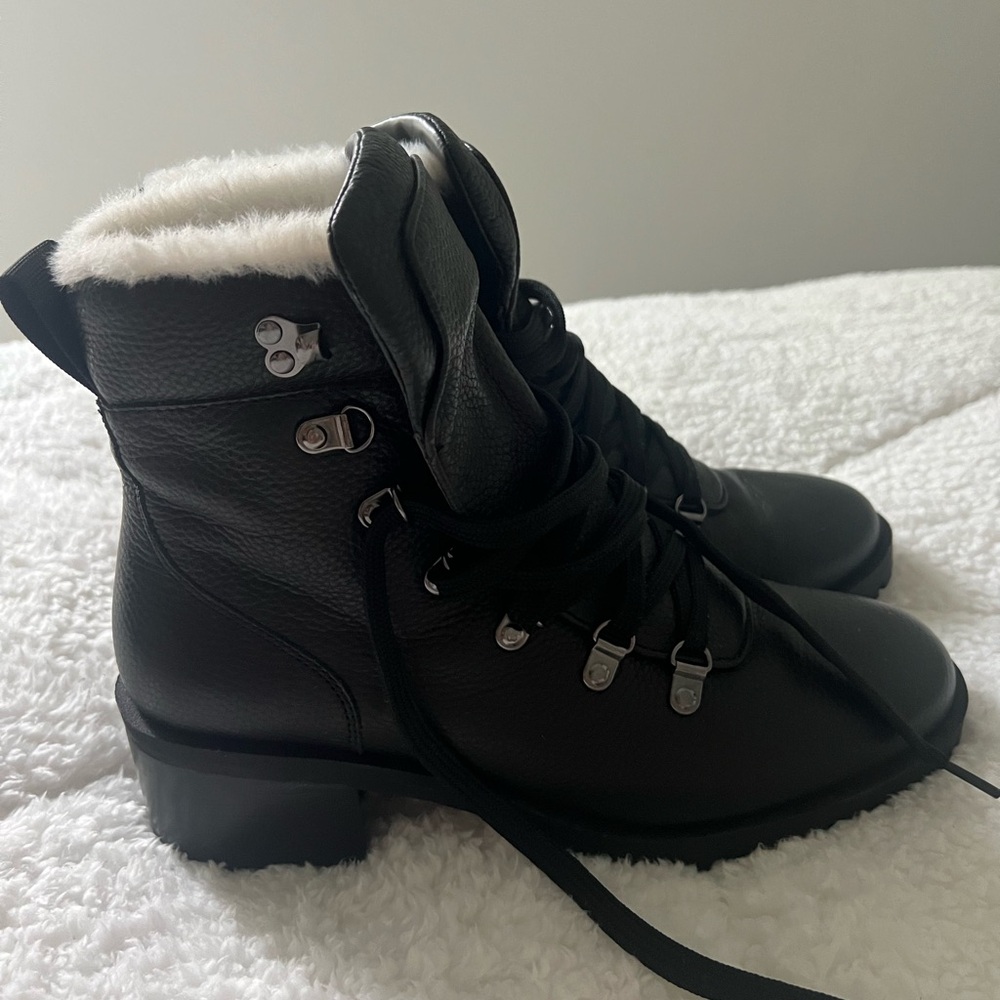 Faux Fur lined leather boots 🥾
